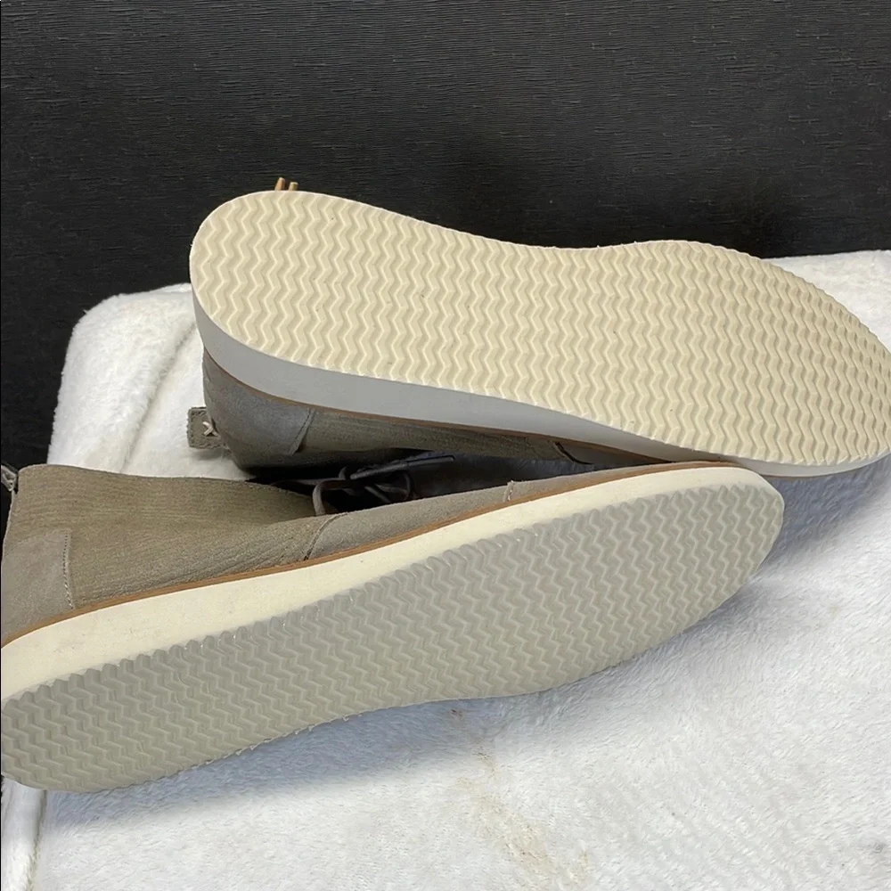 Toms‎ Tan Chukka Boots with Suede Upper
